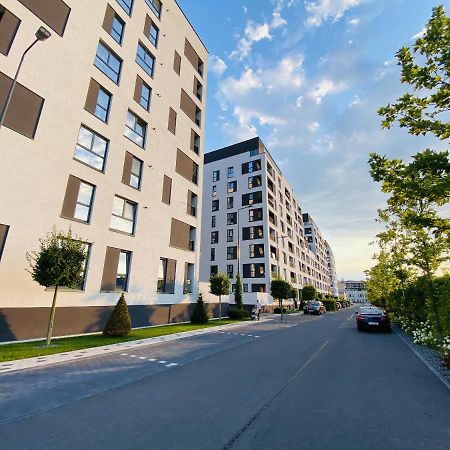Deluxe Apartment With Balcony And Private Parking In Colvmna Residence Cluj-Napoca Exterior photo