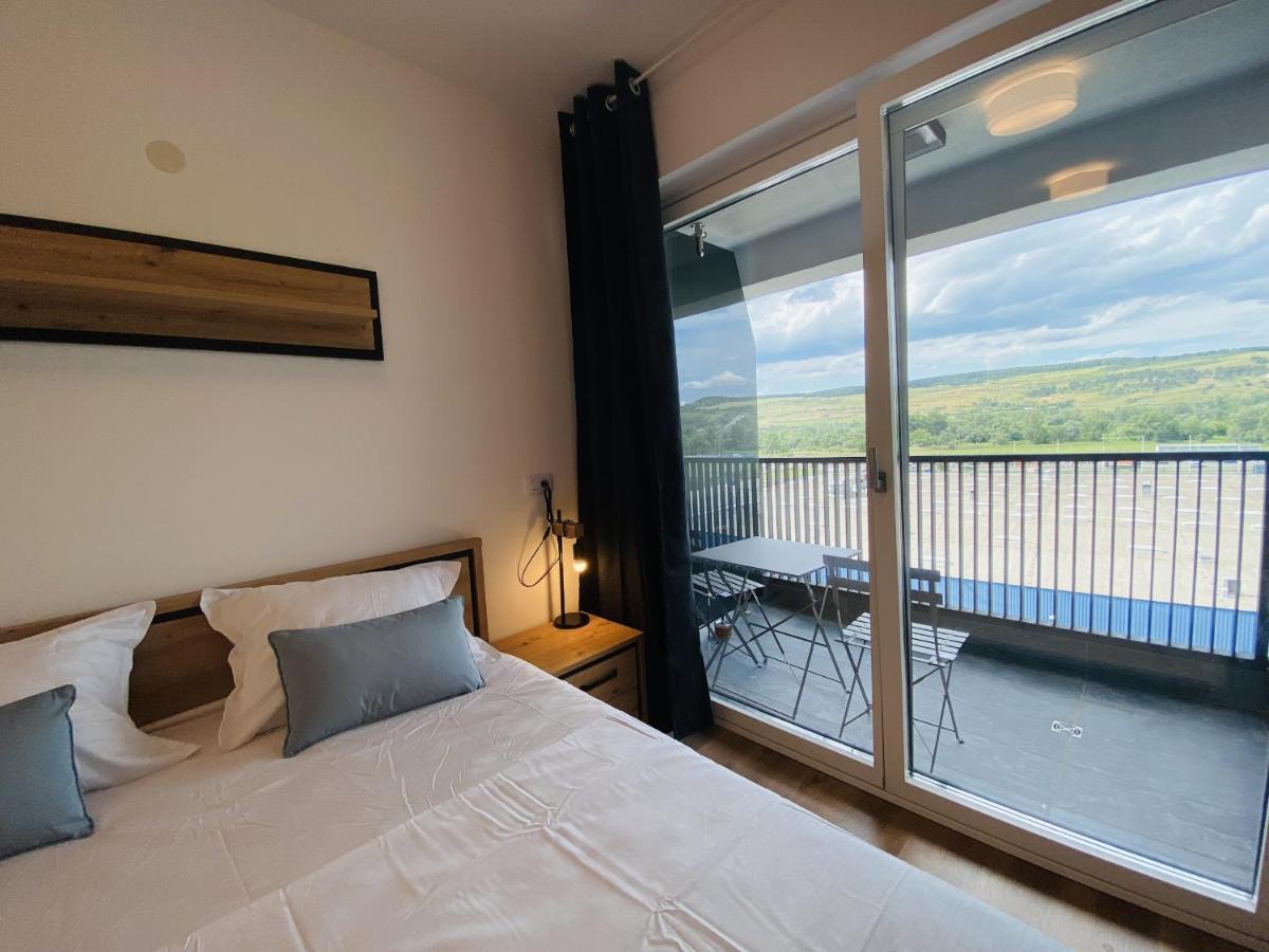 Deluxe Apartment With Balcony And Private Parking In Colvmna Residence Cluj-Napoca Exterior photo