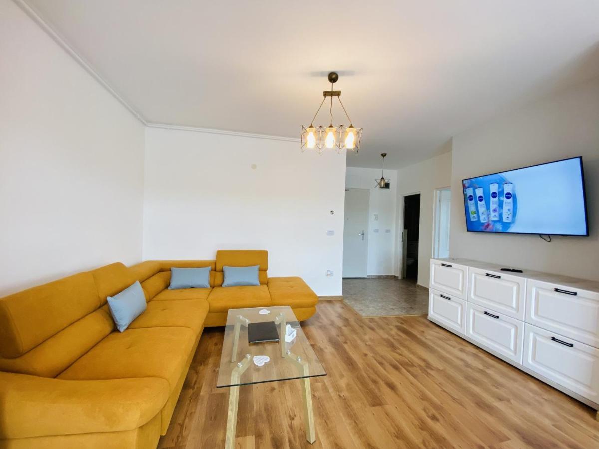 Deluxe Apartment With Balcony And Private Parking In Colvmna Residence Cluj-Napoca Exterior photo