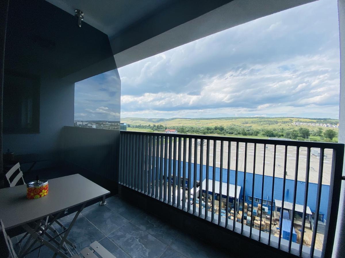 Deluxe Apartment With Balcony And Private Parking In Colvmna Residence Cluj-Napoca Exterior photo
