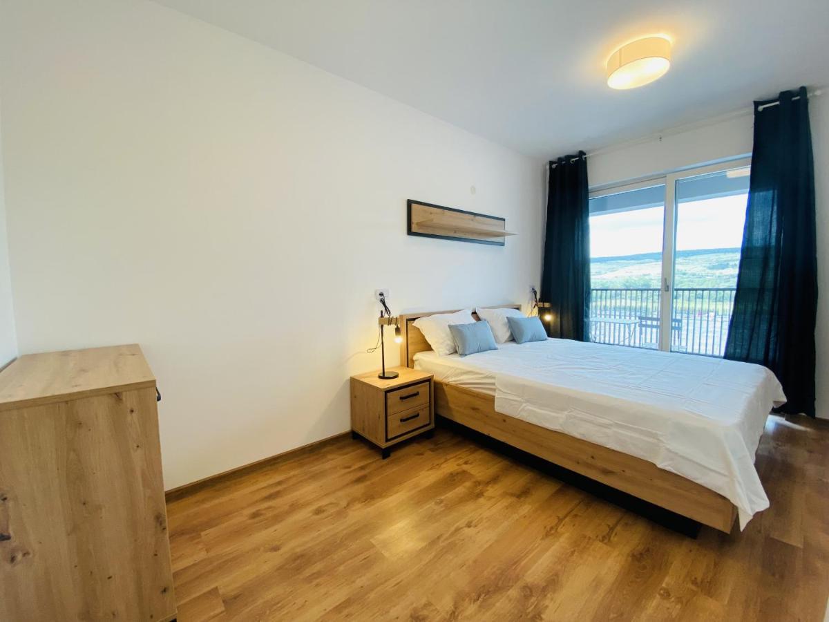 Deluxe Apartment With Balcony And Private Parking In Colvmna Residence Cluj-Napoca Exterior photo